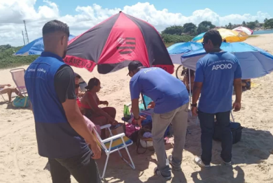 Fiscalização em Tamoios, distrito de Cabo Frio, coíbe taxa de consumação mínima na Praia do Pontal