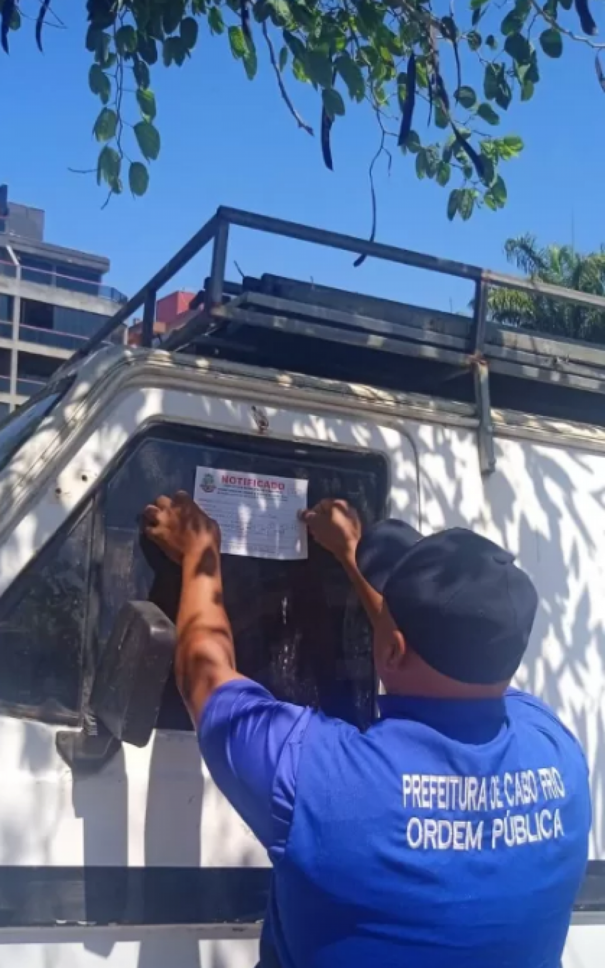 Notificação em veículos abandonados