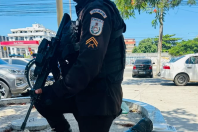 Elemento é preso com arma e drogas em Cabo Frio
