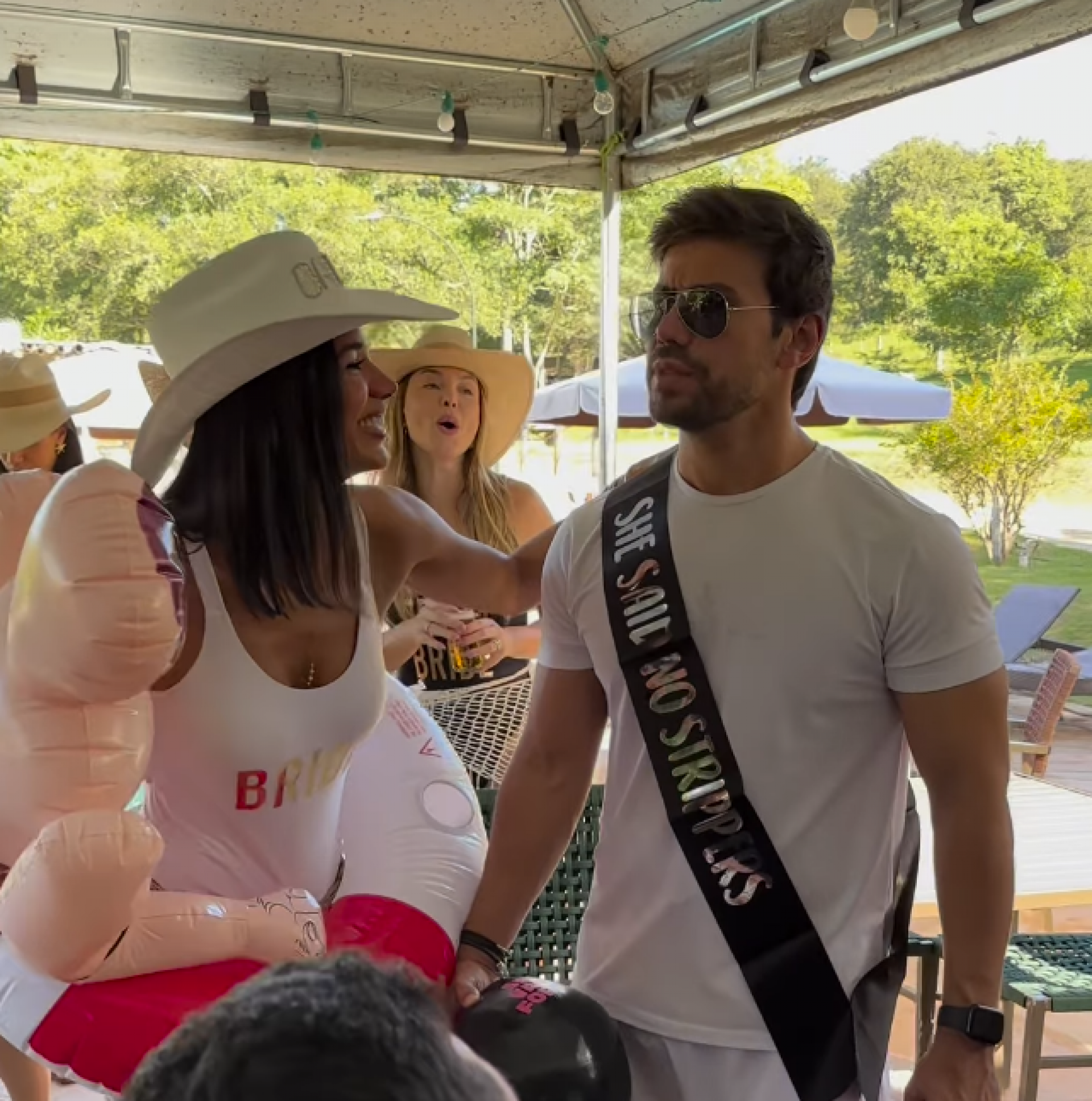 Mariano e Jakelyne Oliveira comemoram despedida de solteiro com amigos em chácara

 - reprodução Instagram