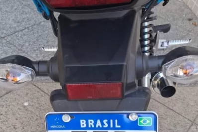 Homem sem CNH é preso por conduzir moto com placa adulterada em Iguaba Grande