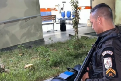 PM prende dupla com celulares e motocicleta roubados em Belford Roxo