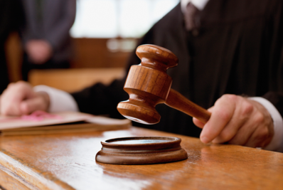 Justiça dos EUA autoriza pais a retirarem filhos de aulas que usem livros com conteúdo LGBTQIA+