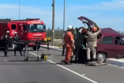 Colisão entre veículos deixa trânsito lento na RJ-140, em Arraial do Cabo