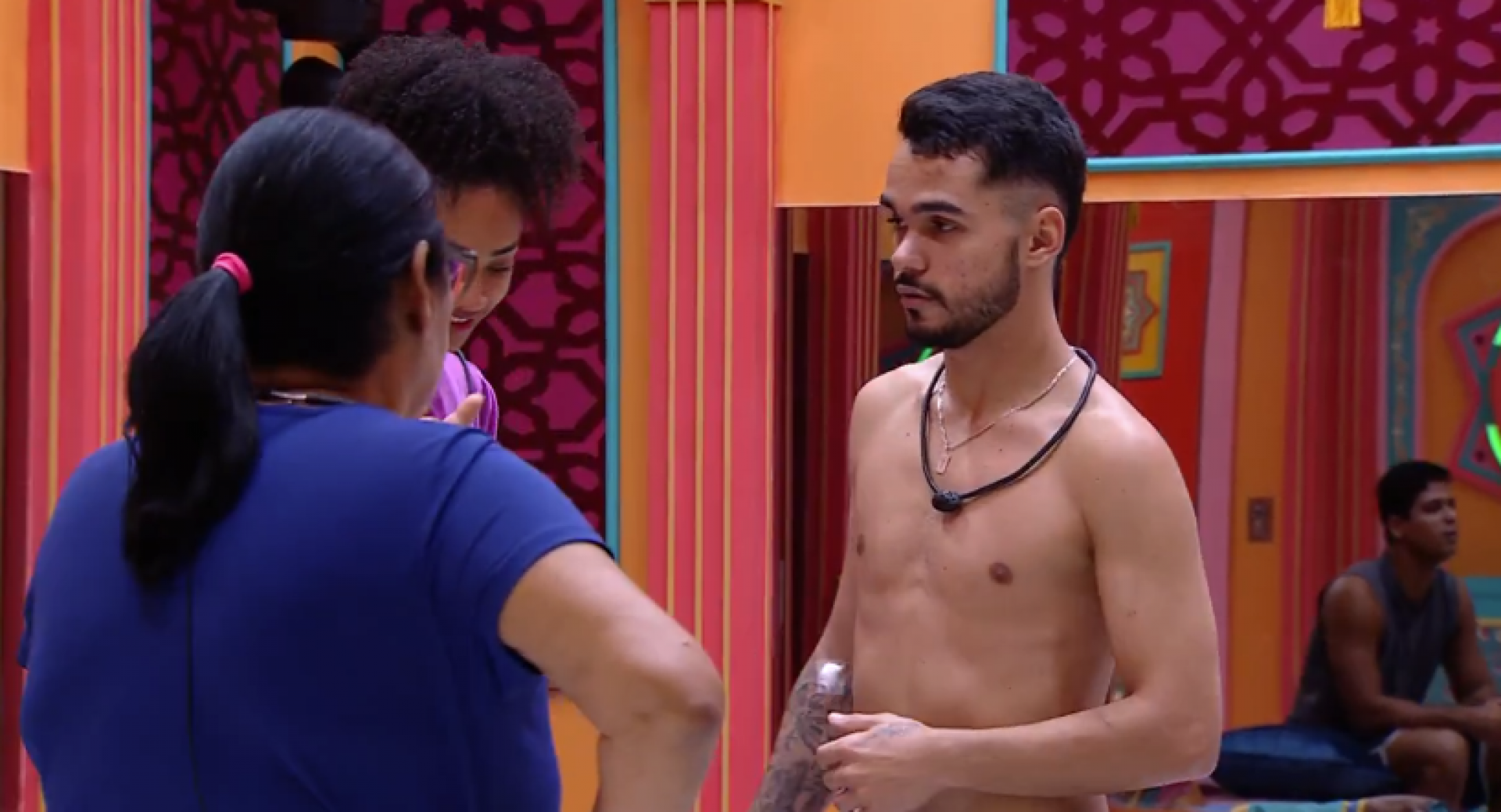 Jo&atilde;o Pedro sofre mal-estar no 'BBB 25' e recebe apoio dos colegas - Globoplay