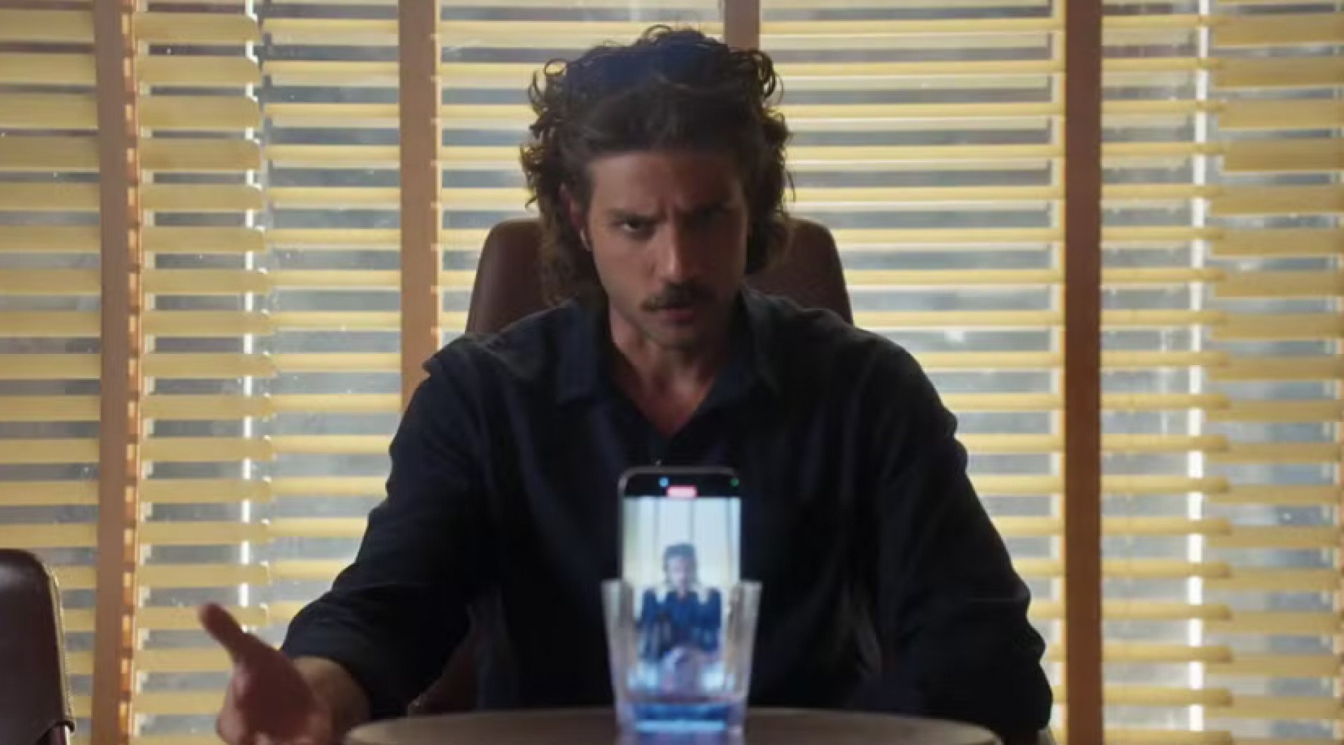 Mavi expõe Molina - TV Globo