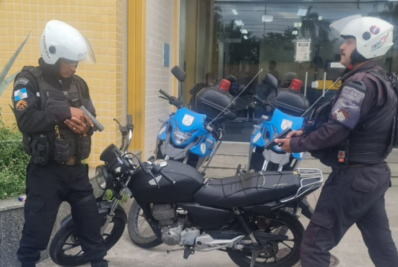 PMs de Belford Roxo prendem suspeito com motocicleta adulterada em Mesquita