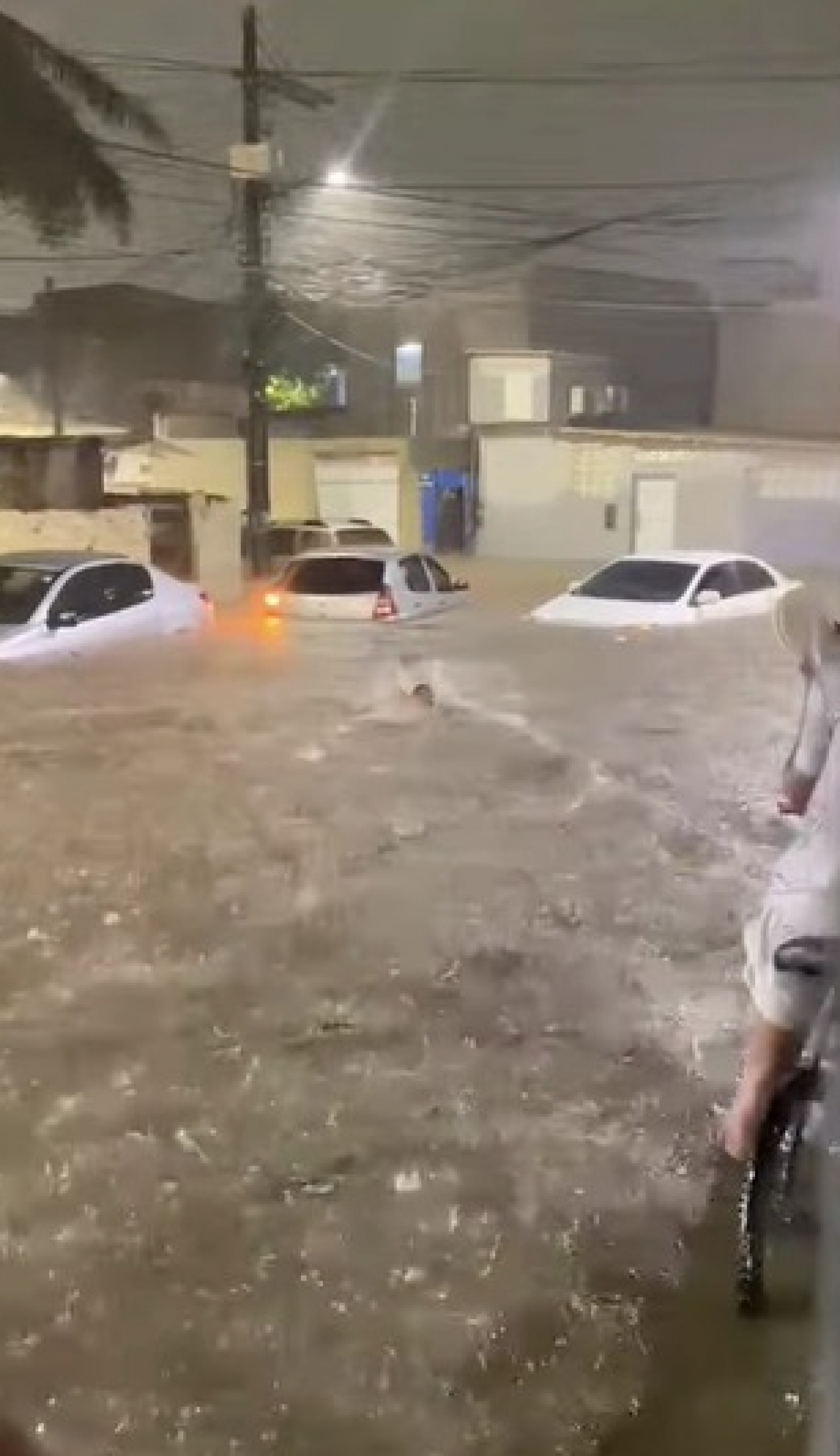 Alagamento pr&oacute;ximo &agrave; Rua Frei Tim&oacute;teo, em Campo Grande