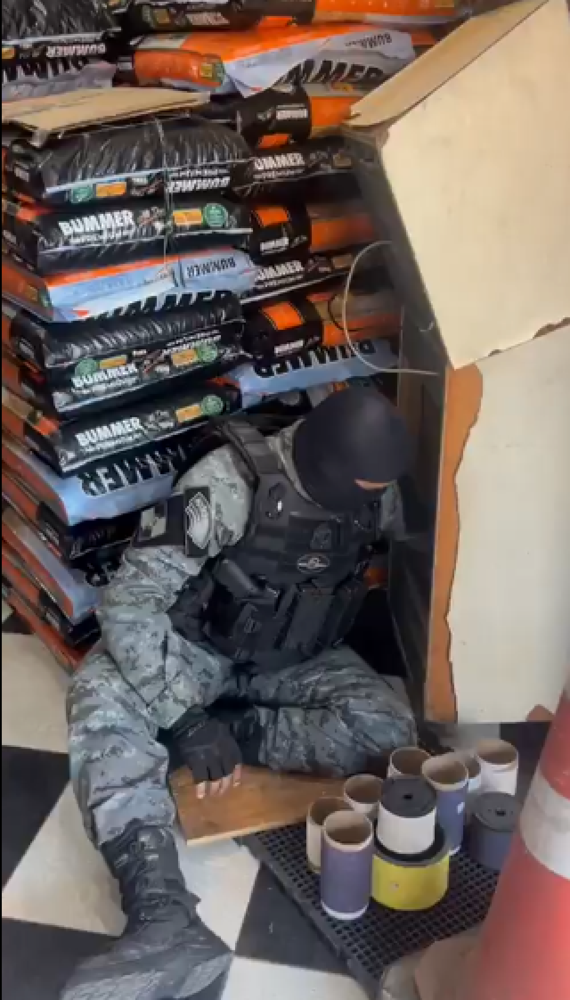 O material estava escondido dentro de uma m&aacute;quina de fliperama desativada - Reprodu&ccedil;&atilde;o / PMERJ