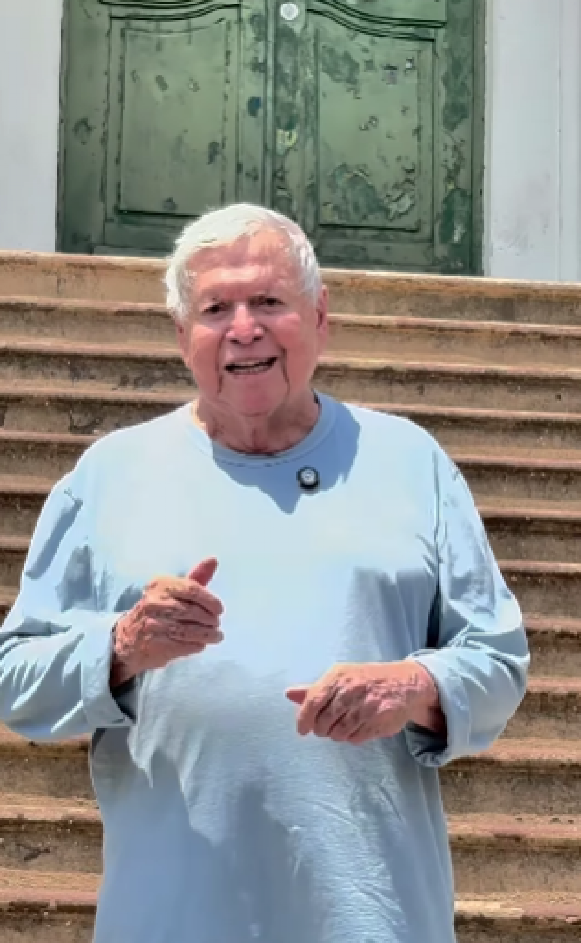 Boni doa dinheiro de livro para Retiro dos Artistas e mostra resultado de reforma - Reprodu&ccedil;&atilde;o de v&iacute;deo / Instagram