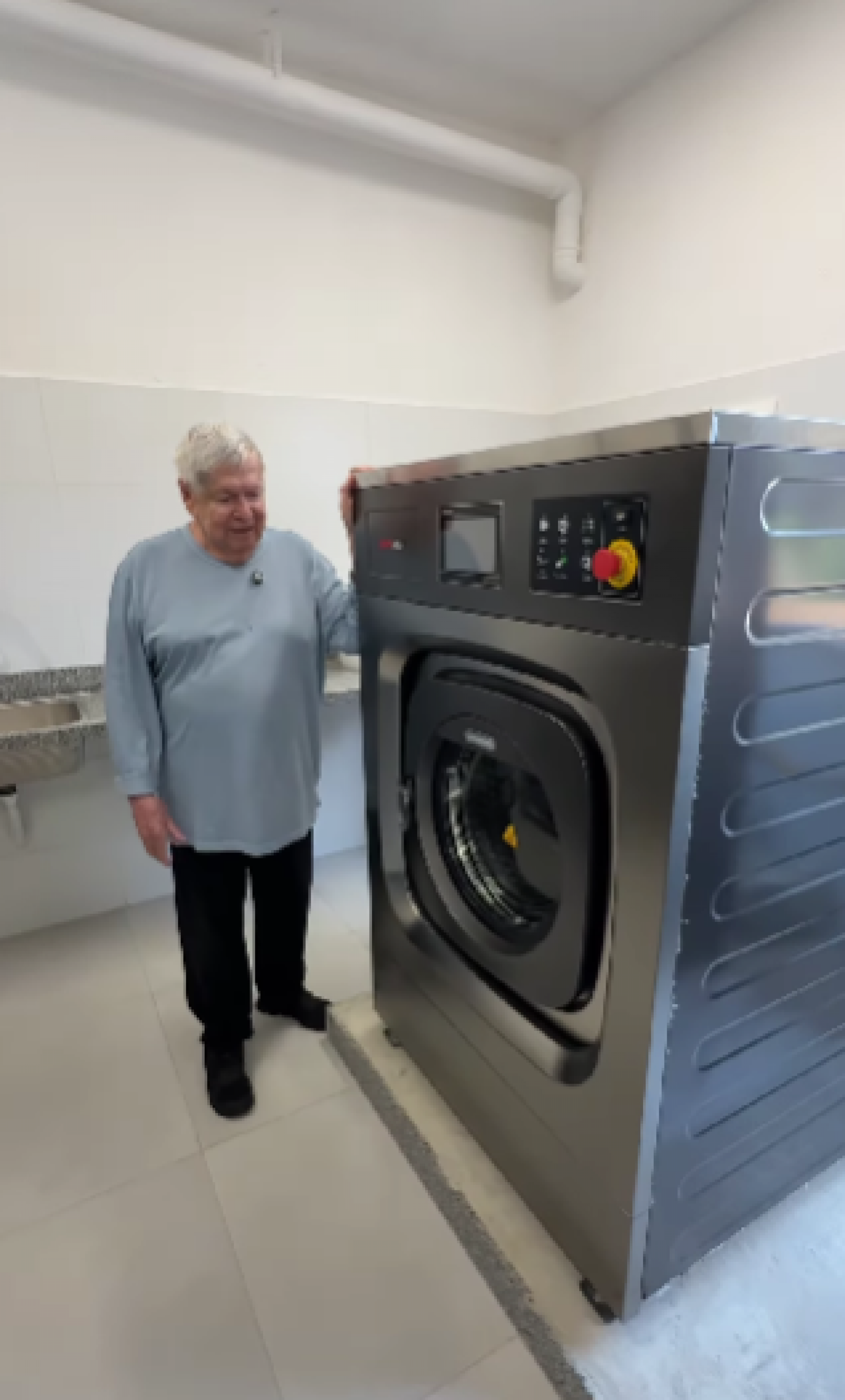 Após doar dinheiro de livro, Boni mostra reforma de lavanderia do Retiro dos Artistas - Reprodução de vídeo / Instagram