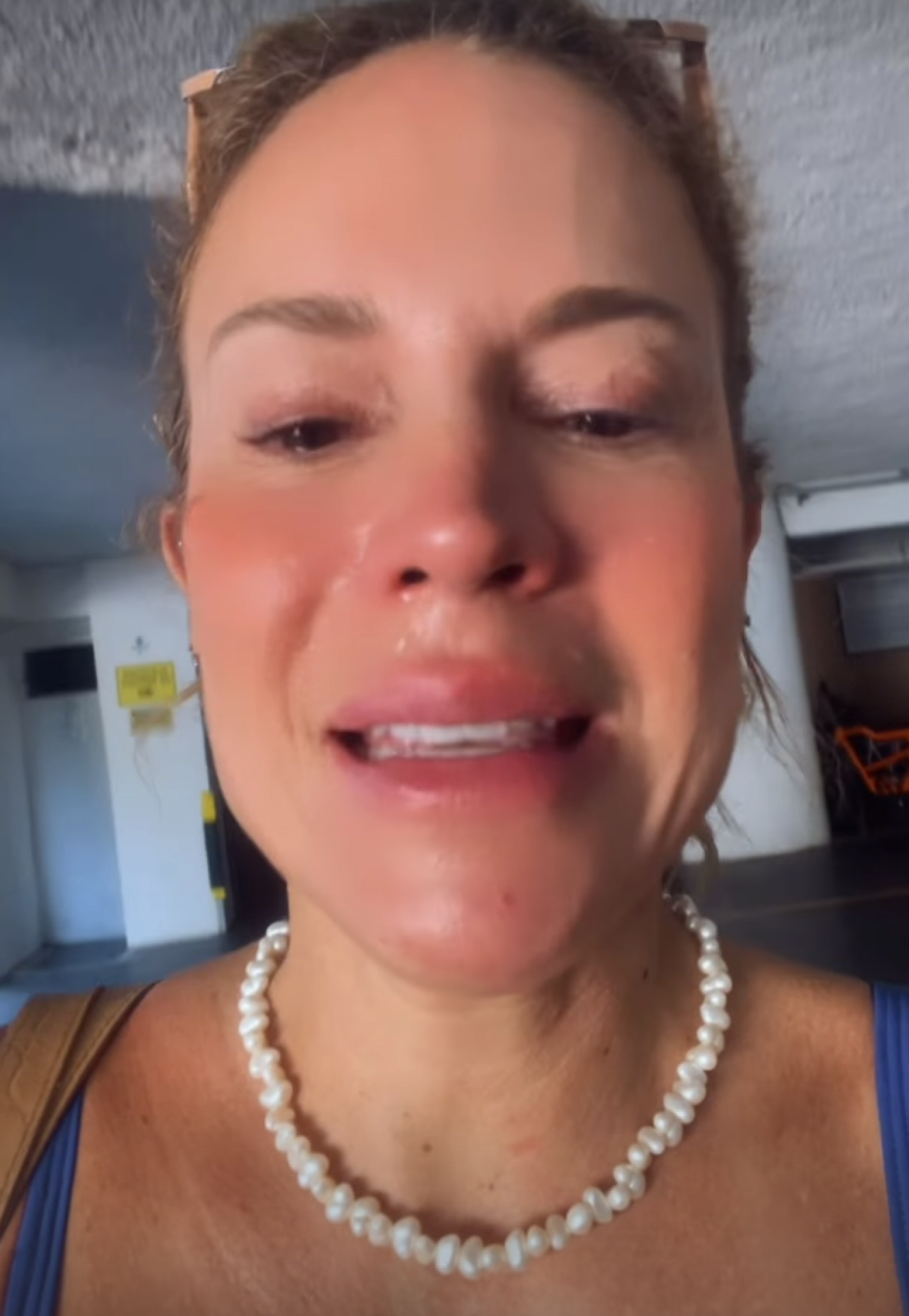 Maíra Charken chora após apartamento pegar fogo - reprodução Instagram