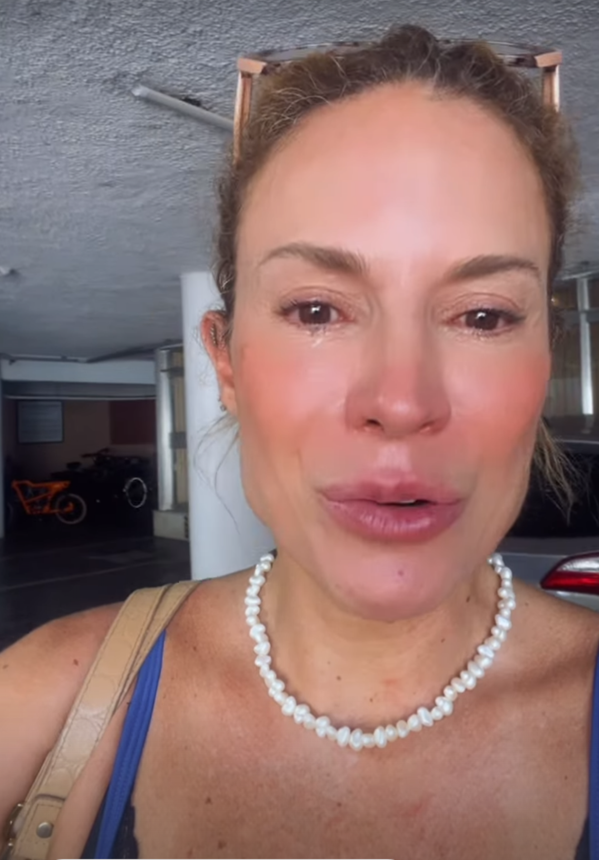 Maíra Charken chora após apartamento pegar fogo - reprodução Instagram