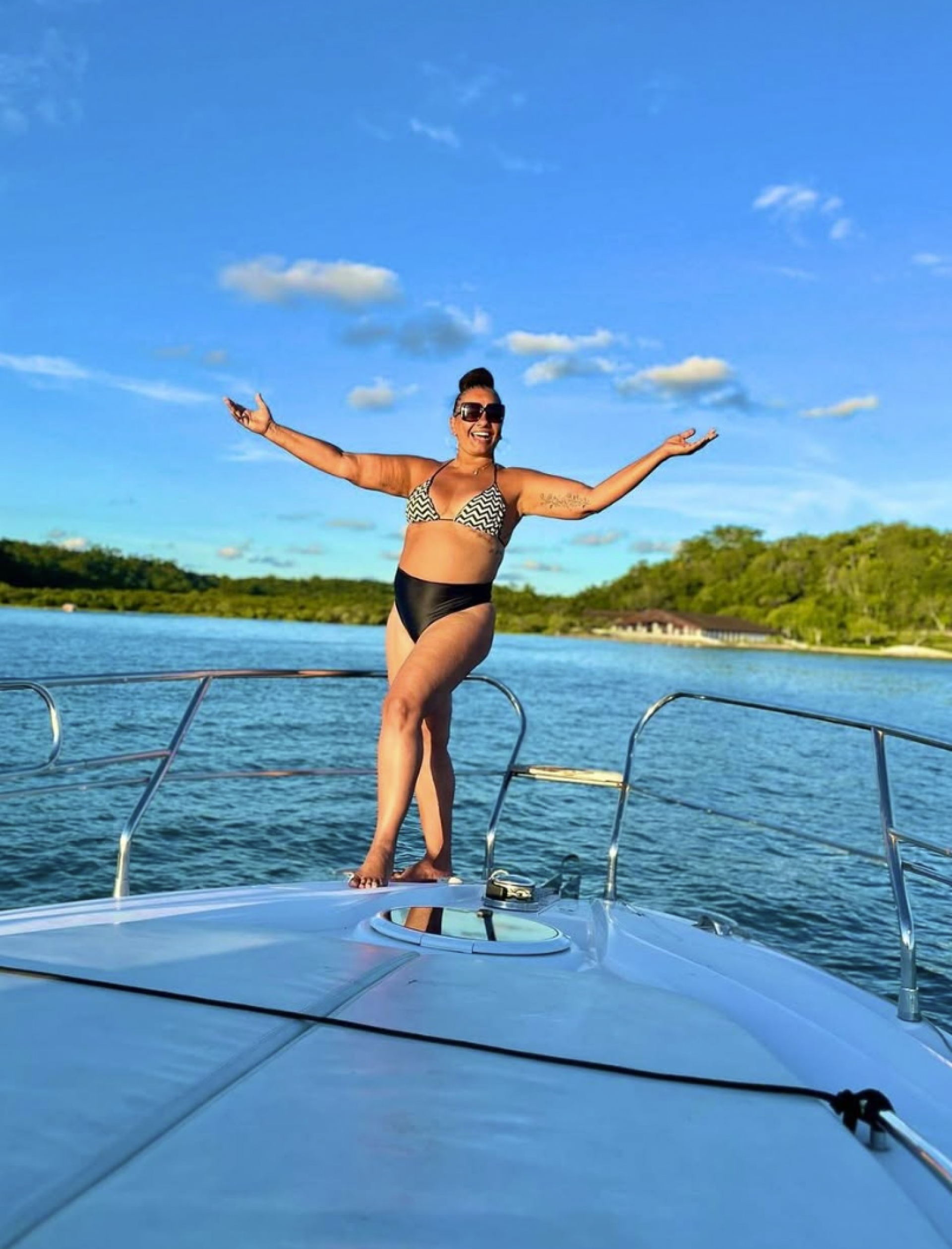 Solange Couto curte passeio de lancha - reprodução Instagram