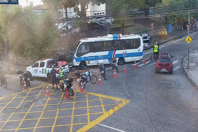 Homem morre em acidente entre carro e ônibus em Campo Grande