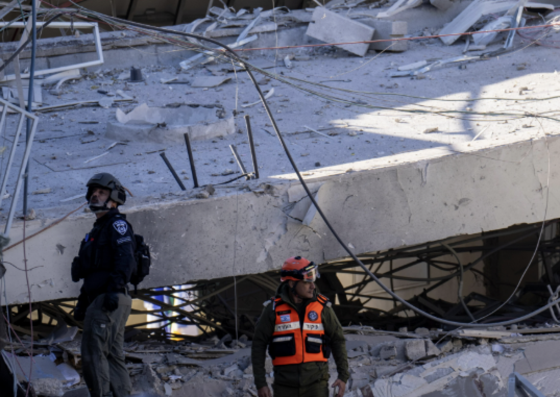 Israel ataca centro de armamento naval iraniano, e fortes explosões são ouvidas em Teerã