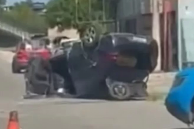 Carro capota na RJ-106 e deixa quatro feridos em São Pedro da Aldeia