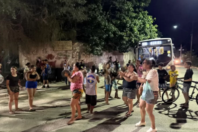 Moradores do Guriri protestam contra mudança em itinerário de ônibus em Cabo Frio