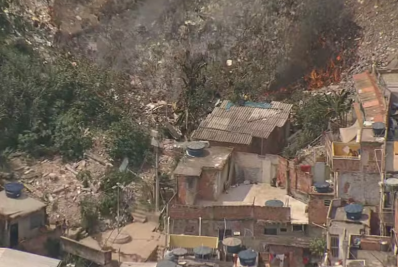 Incêndio atinge depósito irregular de lixo na Mangueira