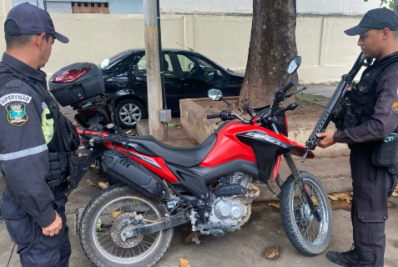 Ação conjunta da PM e Prefeitura de Belford Roxo prendem suspeito com motocicleta adulterada