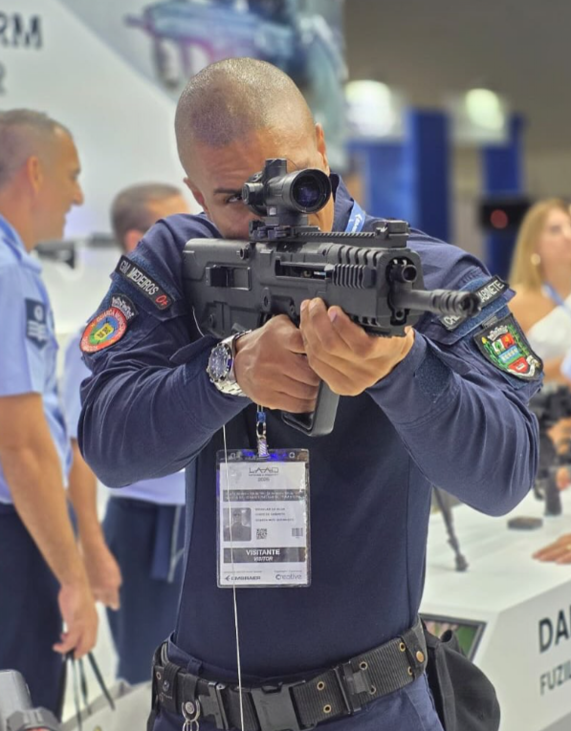 Tamb&eacute;m foram avaliados equipamentos de prote&ccedil;&atilde;o e seguran&ccedil;a destinados &agrave; Guarda Municipal, como coletes e armamentos - Divulga&ccedil;&atilde;o / PMQ