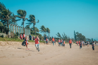 Amanrasa realiza nova edição do Mutirão de Limpeza com participação de estudantes da rede pública de Búzios