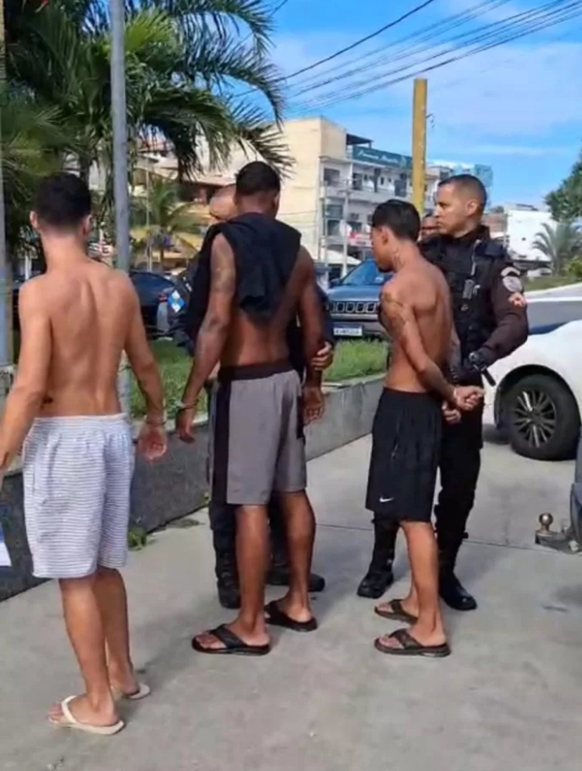 Quatro pessoas são presas durante uma ação na comunidade do Morro Coca-Cola
