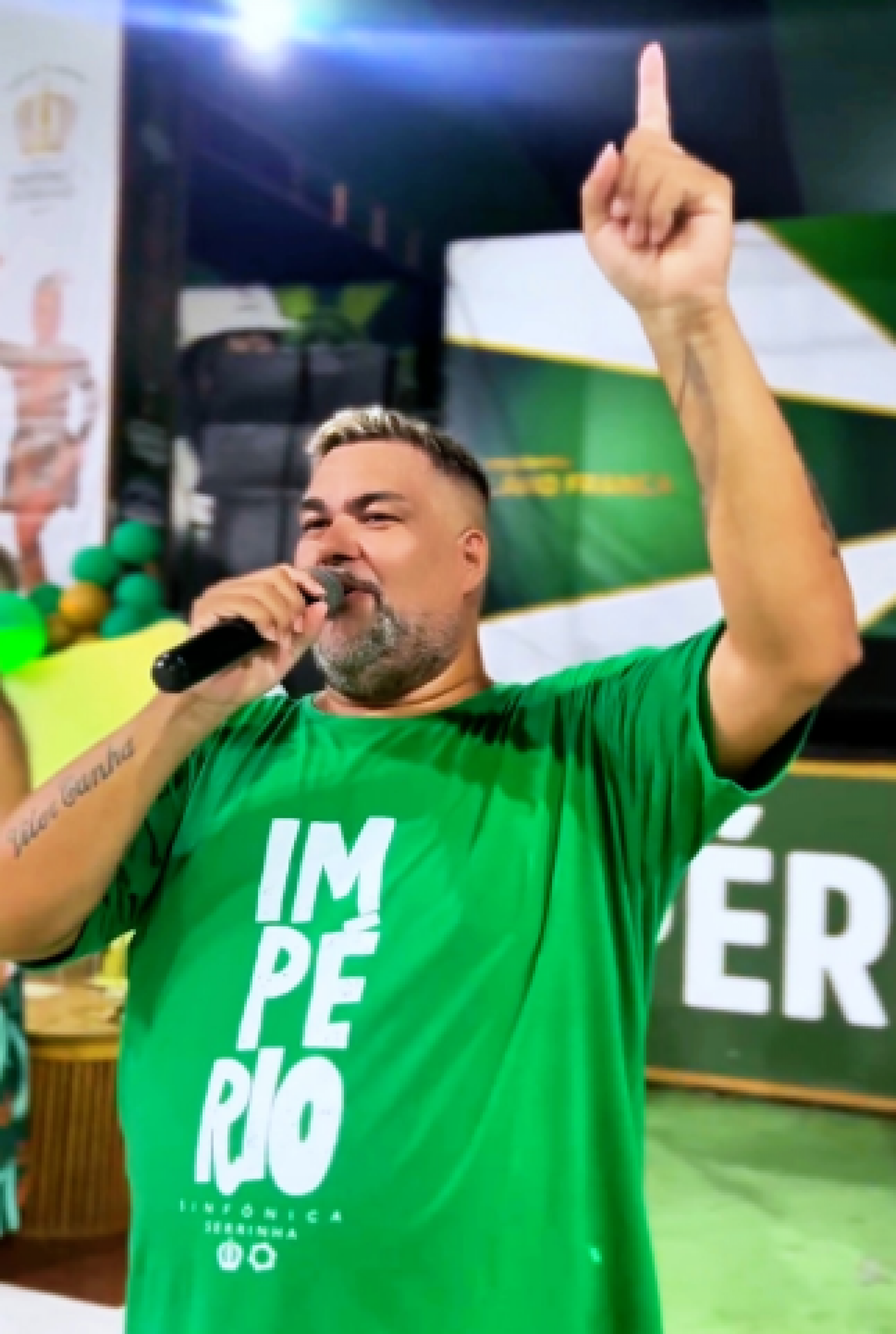 Vitor Cunha &eacute; o novo int&eacute;rprete do Imp&eacute;rio Serrano - Reprodu&ccedil;&atilde;o de v&iacute;deo / Instagram