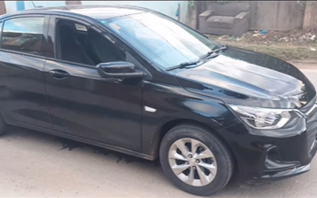 O carro recuperado pelos policiais militares do 39º BPM