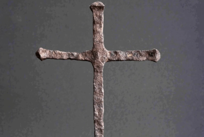 Cruz da primeira missa realizada no Brasil volta ao país