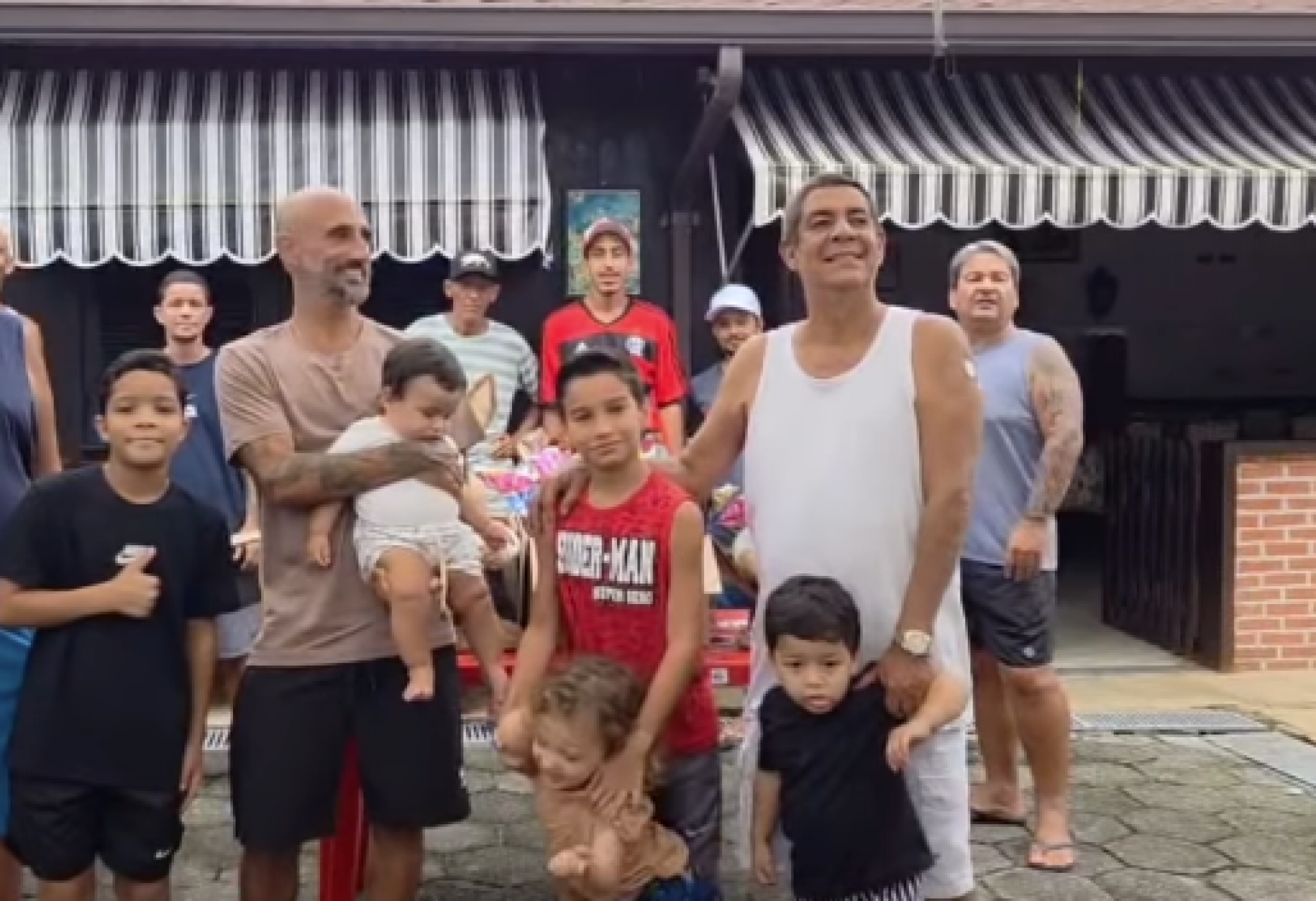 Zeca Pagodinho emociona a internet com tradição solidária em Xerém - reprodução Instagram