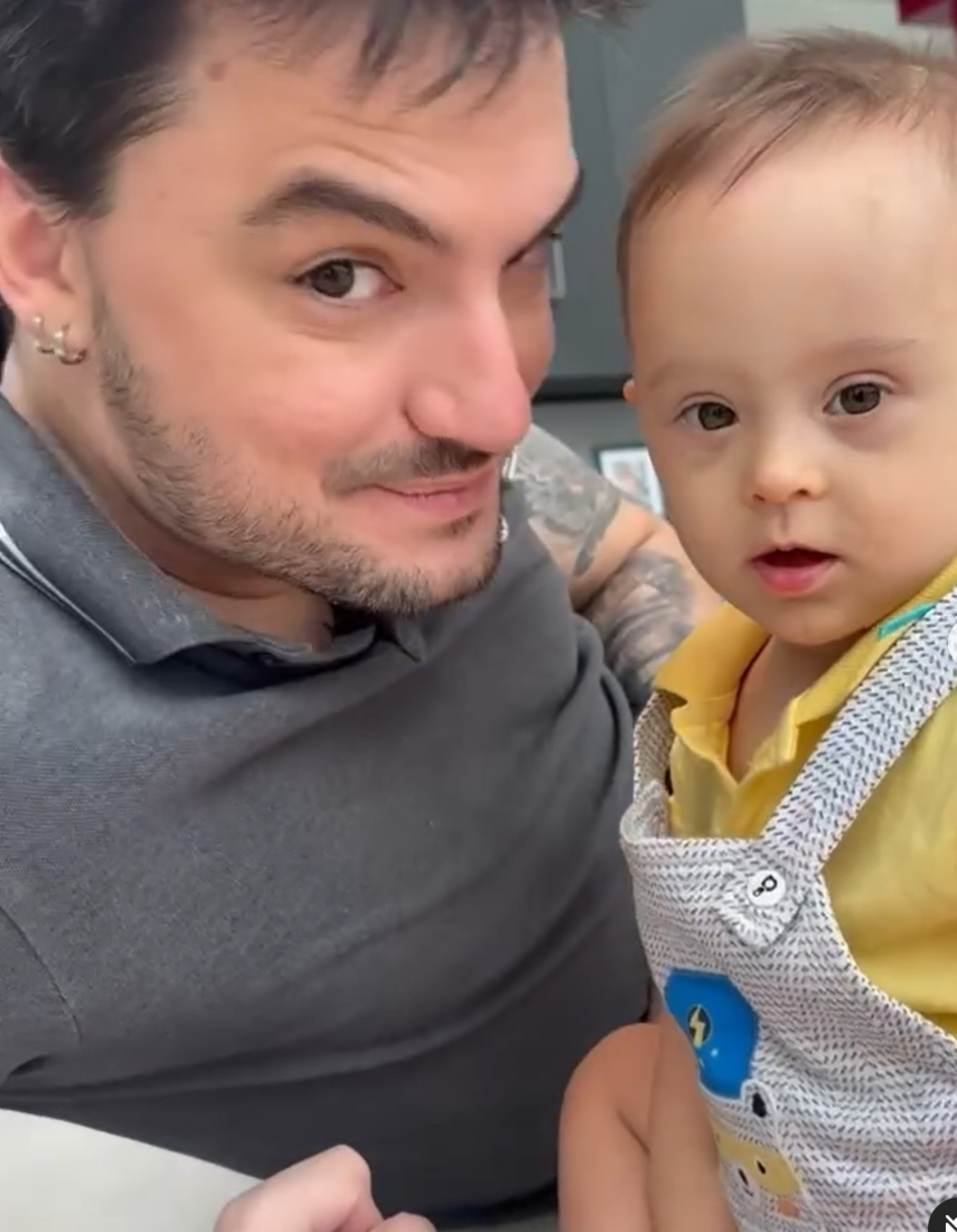 Felipe Neto apresenta irmão caçula João - reprodução Instagram