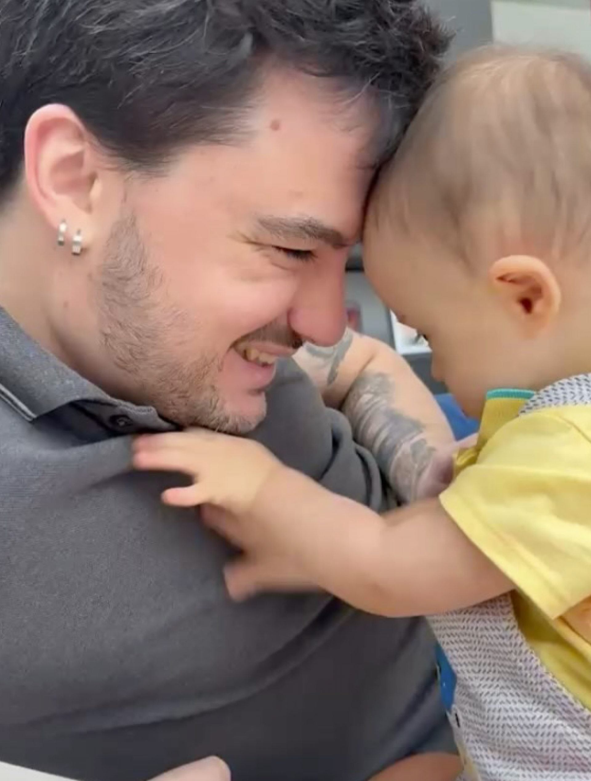 Felipe Neto compartilha fotos com o caçula João e comenta como a chegada dele impactou a vida da família - reprodução Instagram