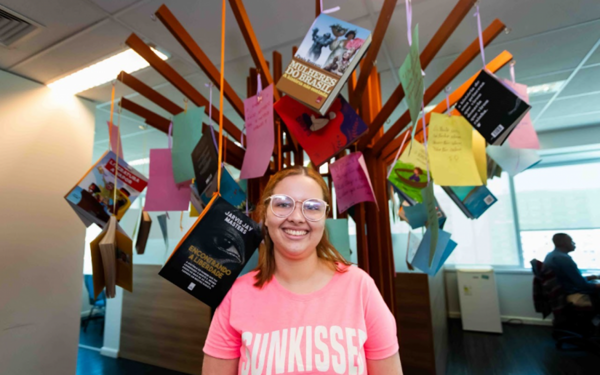 Vitoria Camilly descobriu o projeto Aula Invertida, da escola nilopolitana, através de uma reportagem, e viu nesta iniciativa uma possibilidade real de conseguir seu objetivo