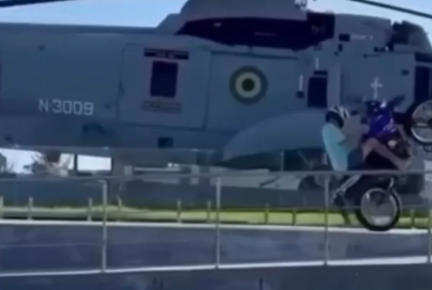 Manobra sobre estrutura de helicóptero da Marinha em São Pedro da Aldeia gera revolta