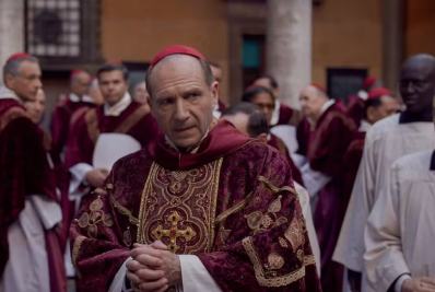 Filme 'Conclave' bate recorde de audiência após morte do papa Francisco