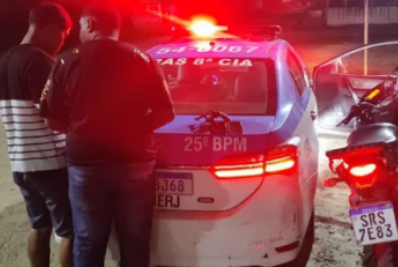 Dupla é presa após tentativa de assalto e porte ilegal de arma em Araruama