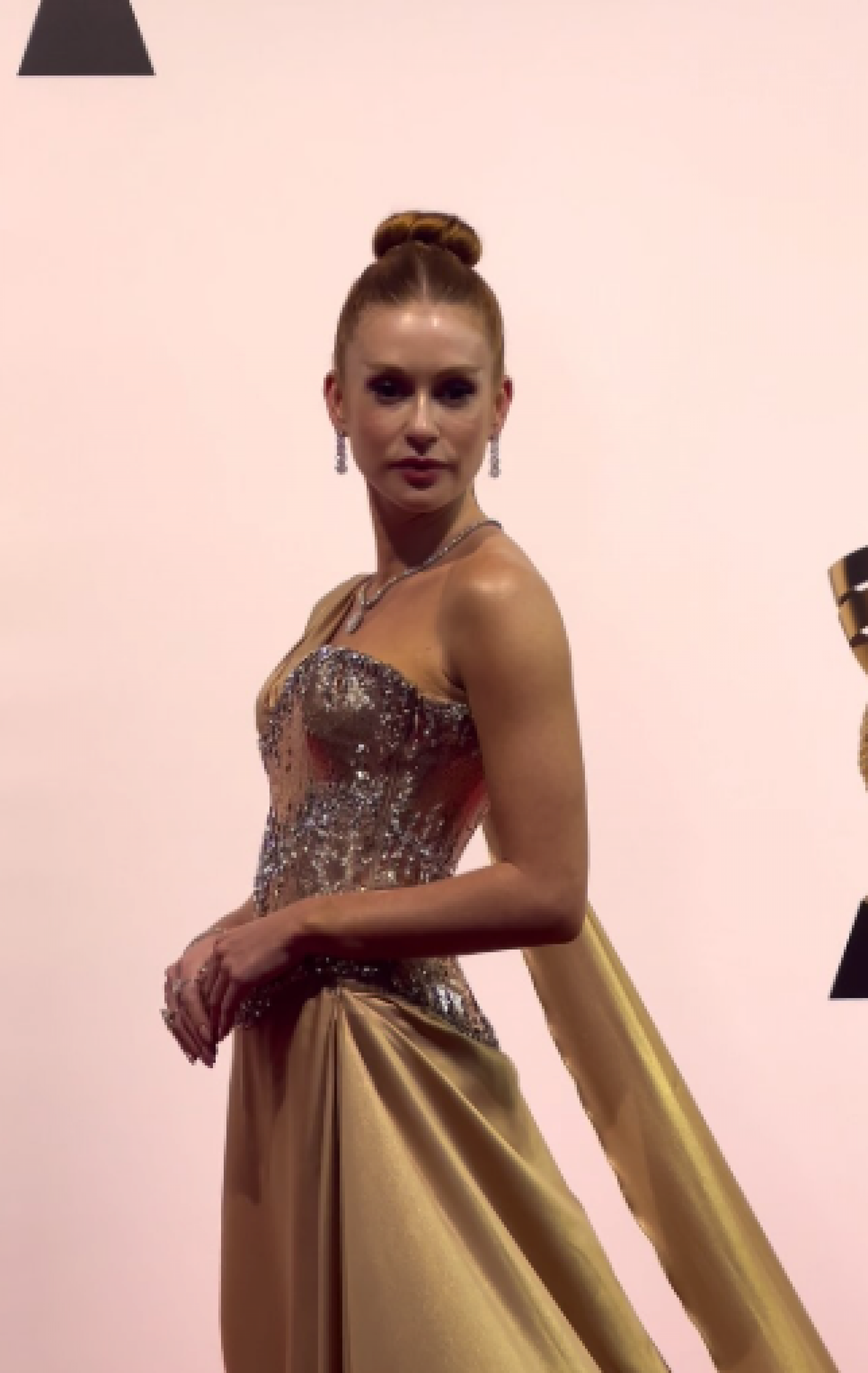 Marina Ruy Barbosa recebe prêmio de moda em Dubai - Reprodução de vídeo / Instagram