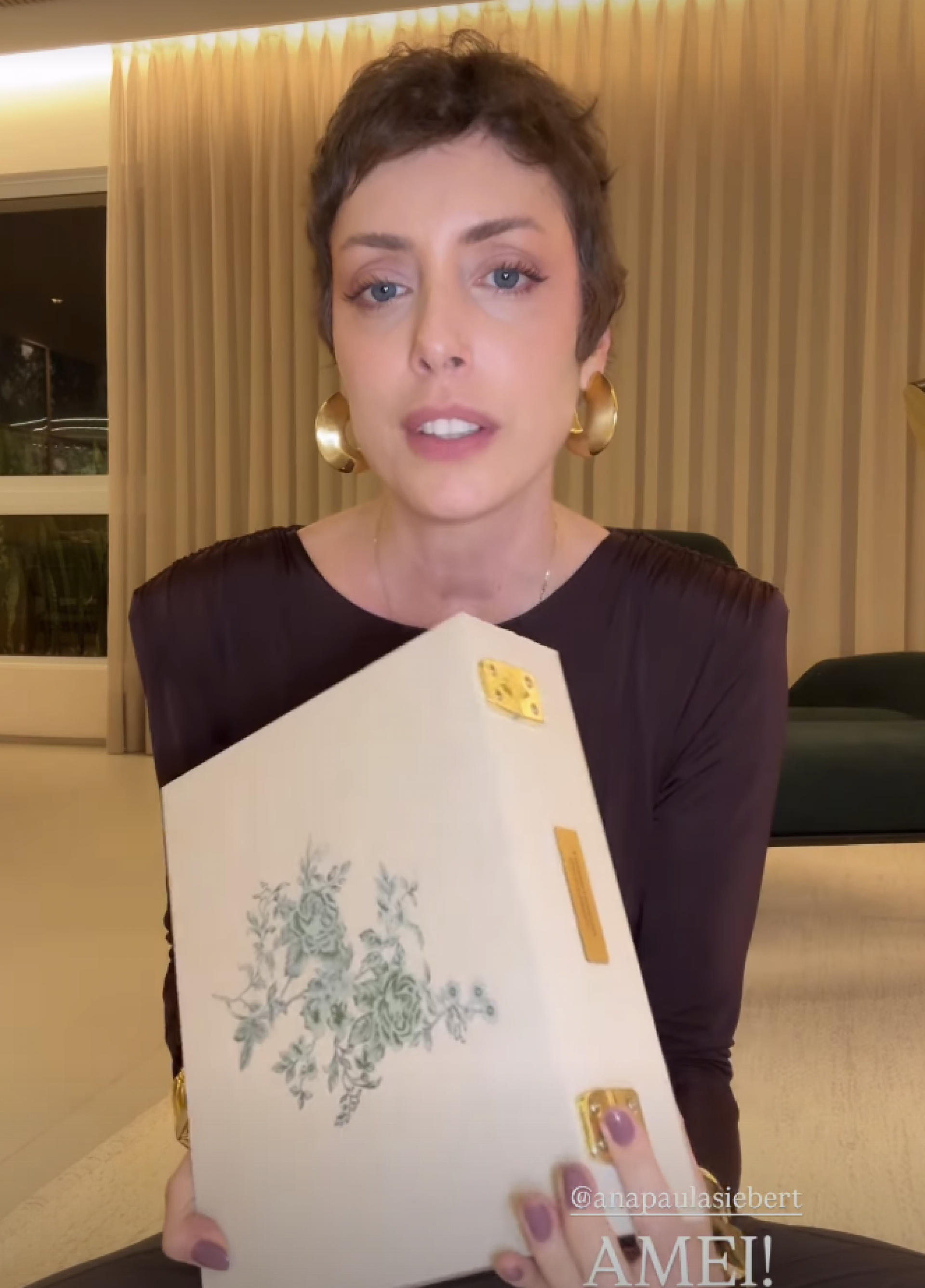 Fabiana Justus mostra convite da cerimônia - reprodução Instagram