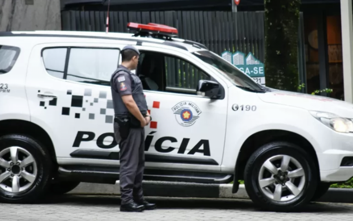 Segundo informações do registro policial, o assalto ocorreu por volta das 12h no bairro nobre de SP