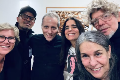 Tony Bellotto recebe visita de Branco Mello e Sérgio Britto durante recuperação de cirurgia no pâncreas