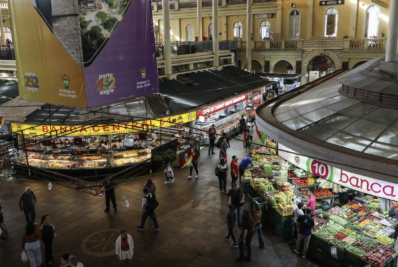 Comércio de Porto Alegre tenta superar perdas após enchentes de 2024