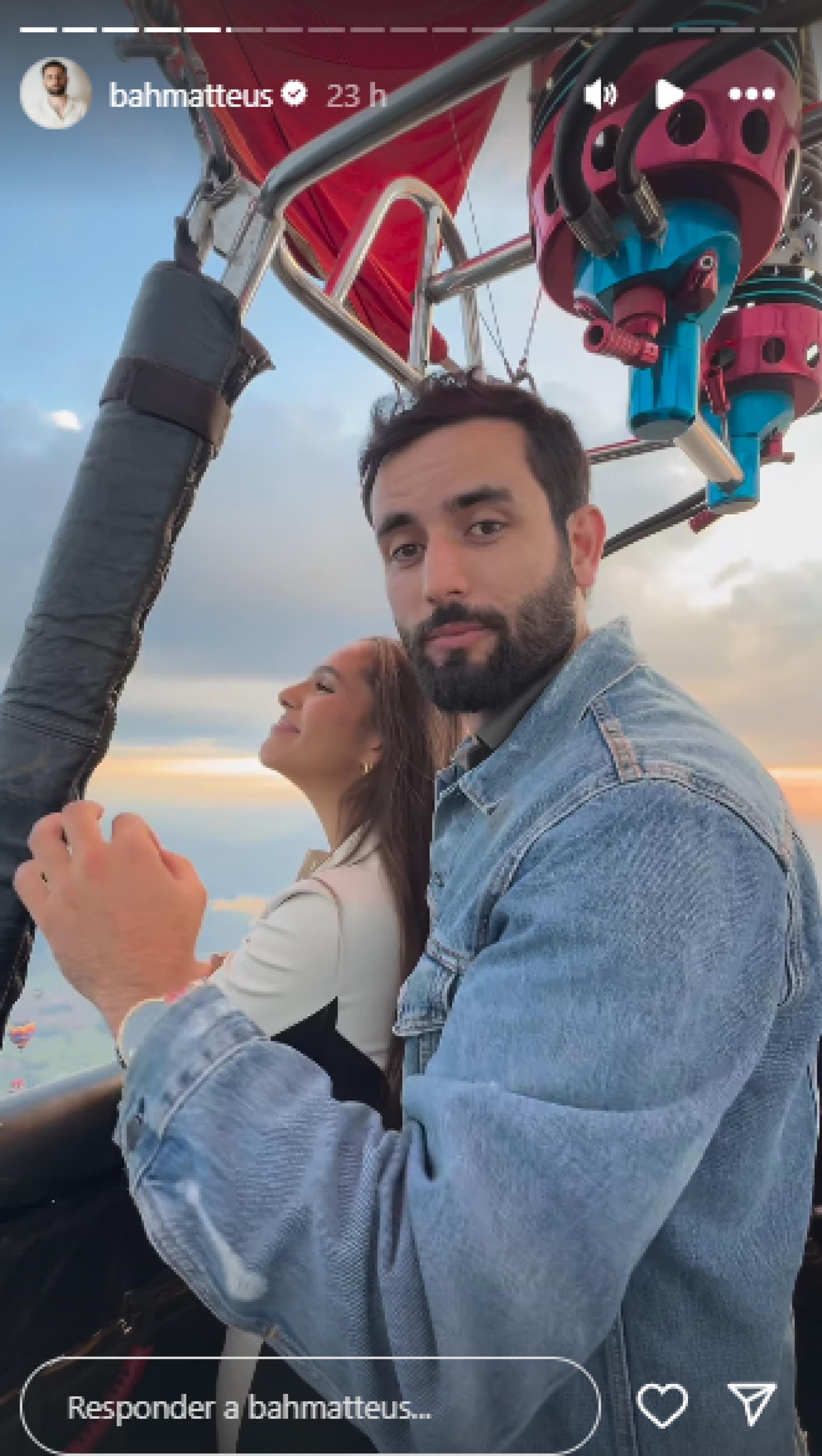 Ex-BBB Matteus Amaral aproveita passeio de balão com nova namorada, Anna Julia Ferreira - Reprodução de vídeo / Instagram