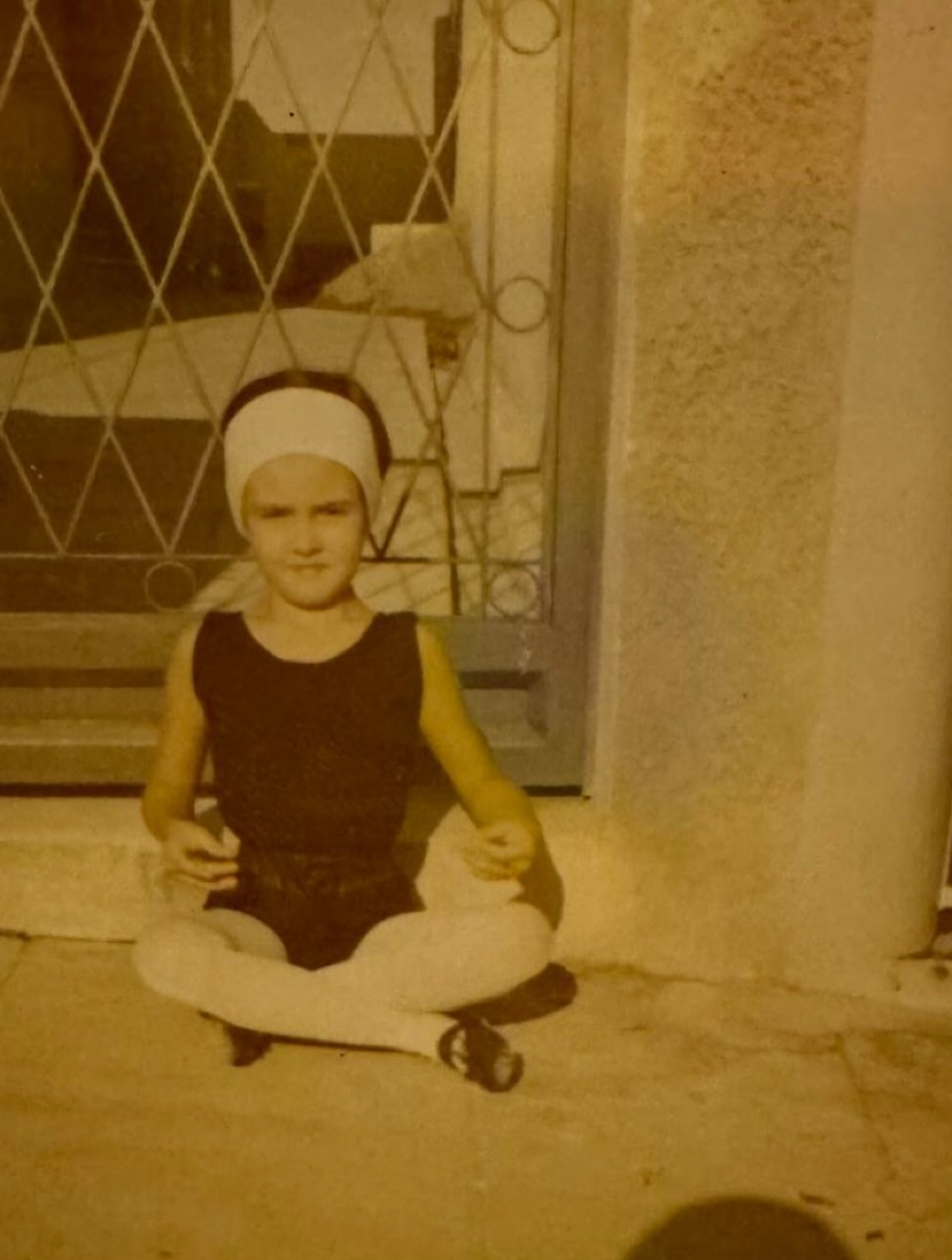 Fátima Bernardes publica fotos raras da infância e relembra carreira no balé