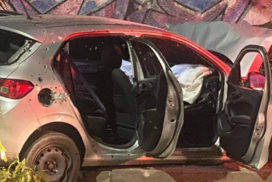 Carro é alvejado e homem fica ferido em tiroteio na Zona Oeste