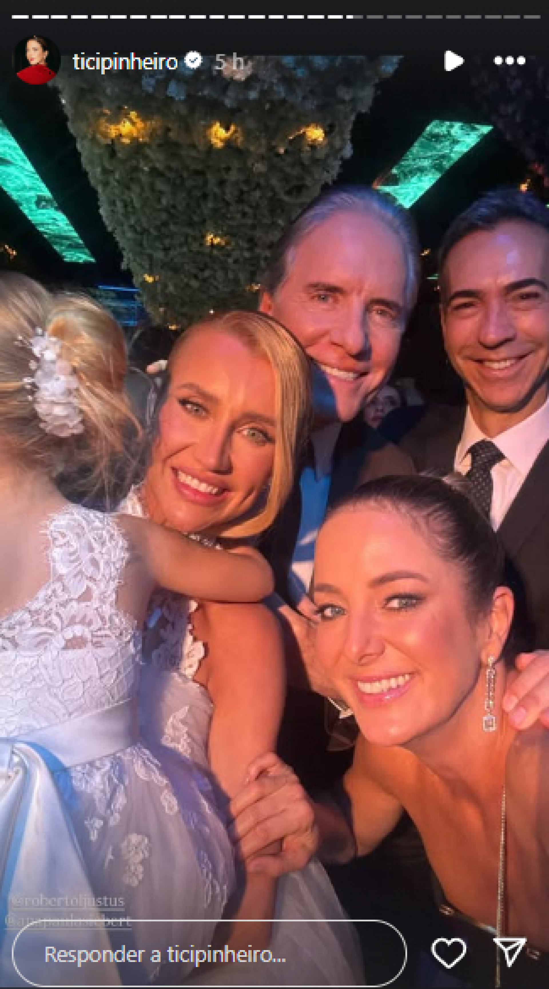 Ticiane Pinheiro e César Tralli marcam presença na renovação de votos de Ana Paula Siebert e Roberto Justus - Reprodução / Instagram