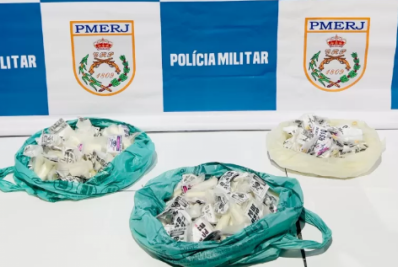 Polícia Militar apreende drogas e causa prejuízo de R$ 5 mil ao tráfico em Cabo Frio