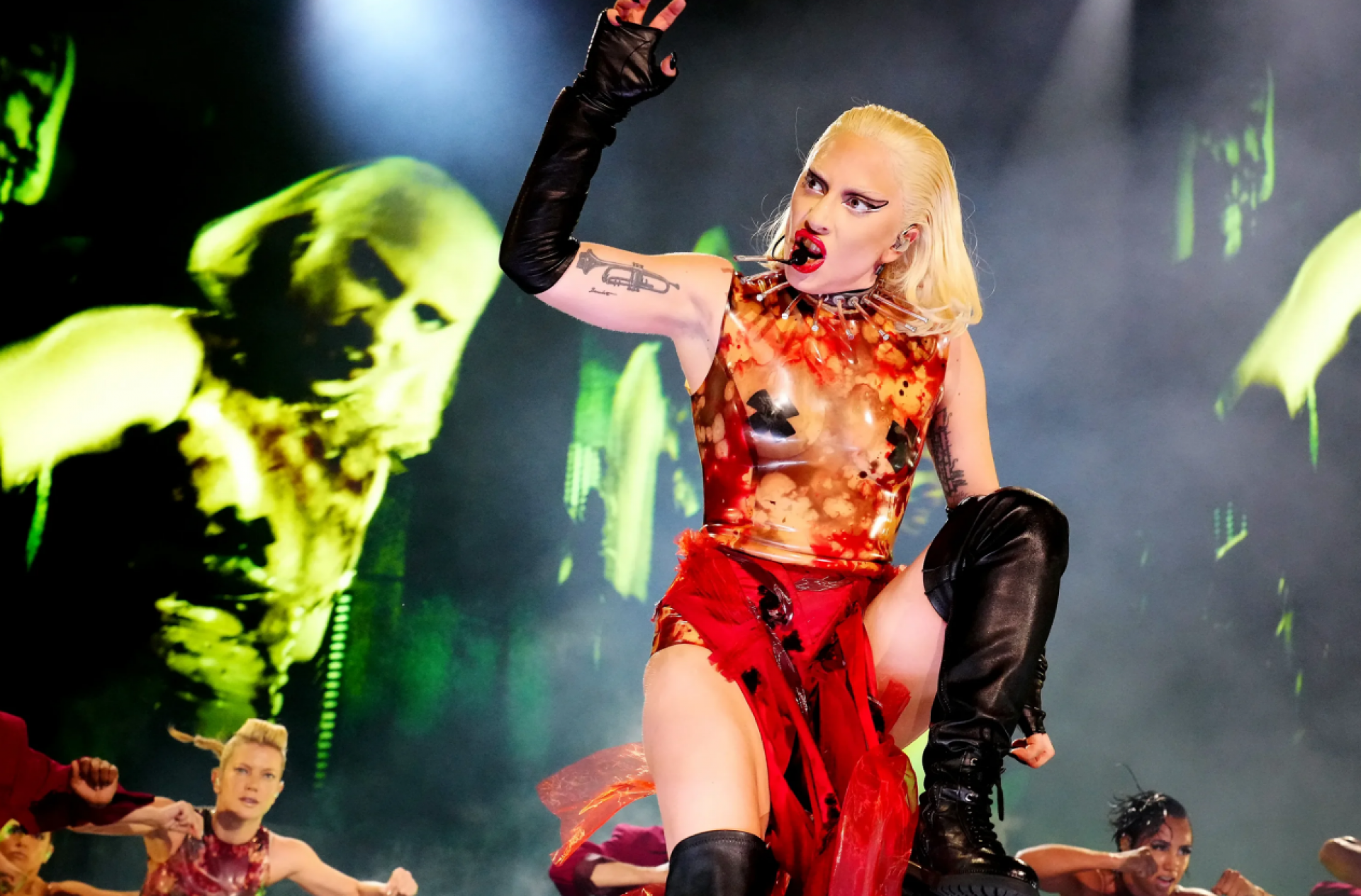 Gaga na apresenta&ccedil;&atilde;o de sua sexta turn&ecirc; - Reprodu&ccedil;&atilde;o/internet