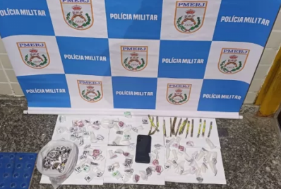 Homem é preso após tentar esconder sacola com drogas em mercado de Cabo Frio