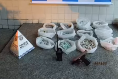 PM prende suspeito com drogas, pistola e rádio em Japeri